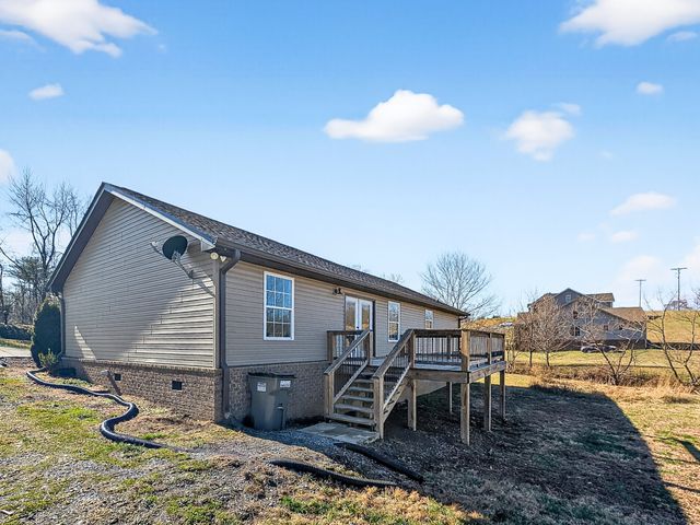 621 Womack Rd, Bethpage, TN 37022