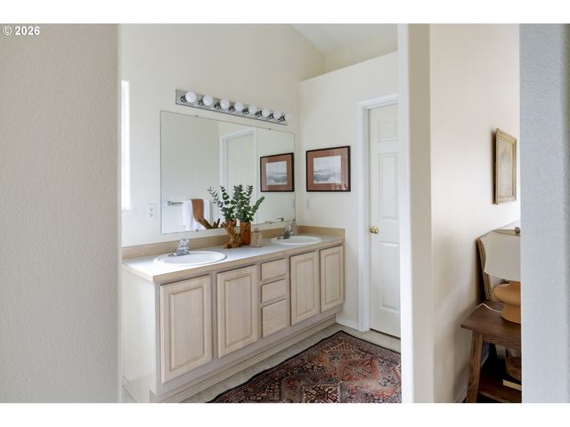 17001 Se 6TH St, Vancouver, WA 98684