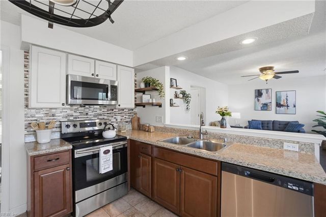 2077 Maple Leaf CRES, Suffolk, VA 23434