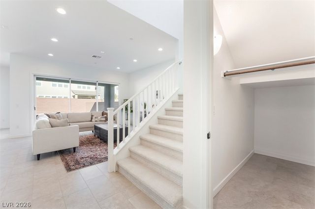 5912 Topaz Ledge Court, Las Vegas, NV 89131