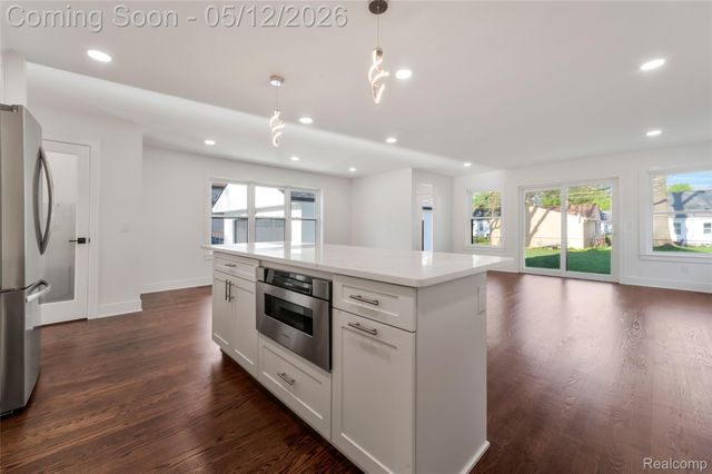 1303 Mohawk Avenue, Royal Oak, MI 48067