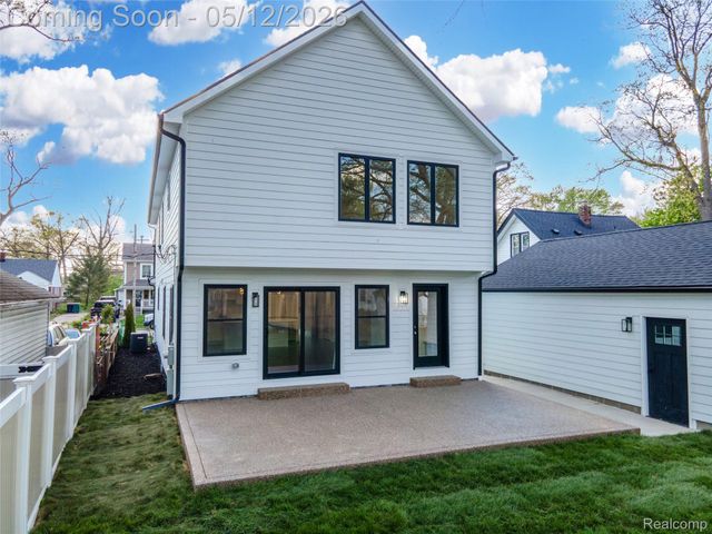 1303 Mohawk Avenue, Royal Oak, MI 48067
