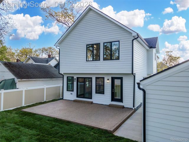 1303 Mohawk Avenue, Royal Oak, MI 48067