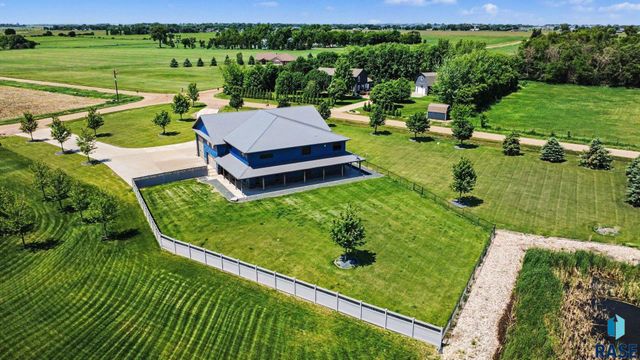 27404 470th Ave Avenue, Lennox, SD 57039