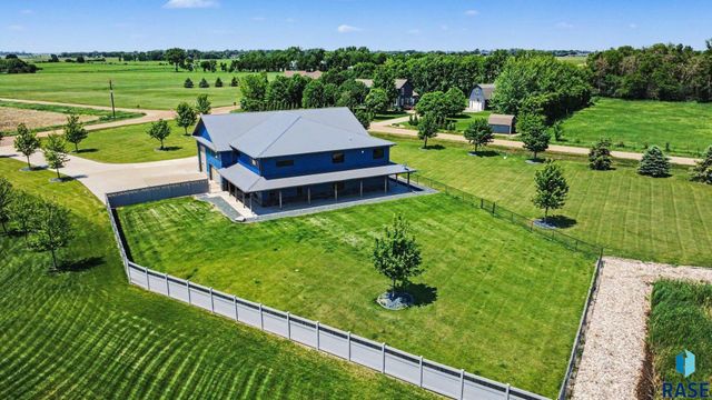 27404 470th Ave Avenue, Lennox, SD 57039