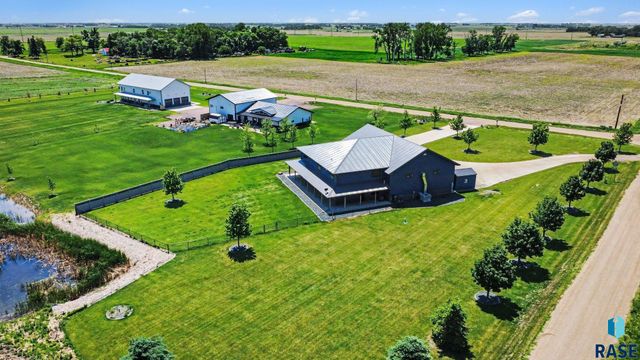 27404 470th Ave Avenue, Lennox, SD 57039