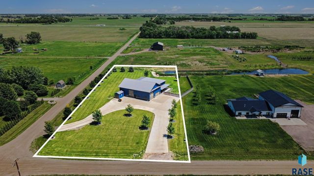 27404 470th Ave Avenue, Lennox, SD 57039