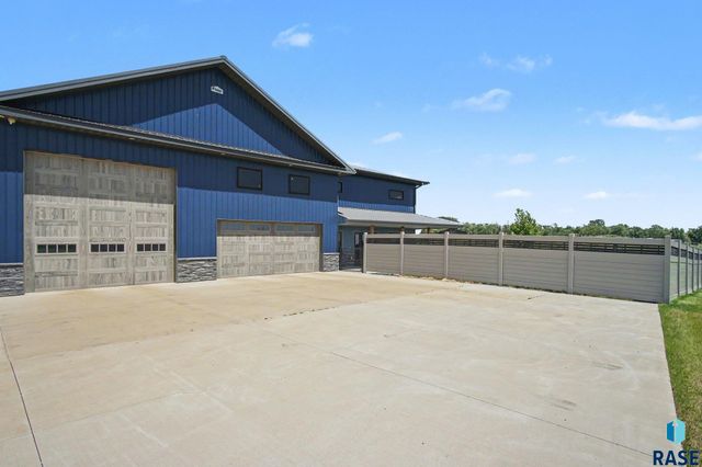 27404 470th Ave Avenue, Lennox, SD 57039