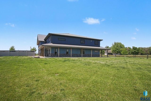 27404 470th Ave Avenue, Lennox, SD 57039