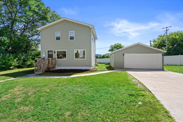 3662 S 32nd STREET, Greenfield, WI 53221