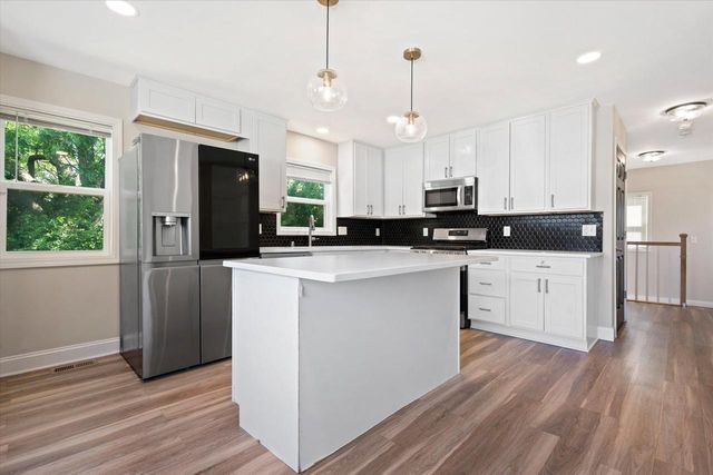 3662 S 32nd STREET, Greenfield, WI 53221