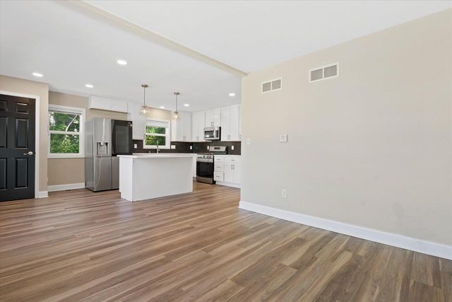 3662 S 32nd STREET, Greenfield, WI 53221
