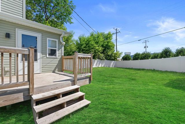 3662 S 32nd STREET, Greenfield, WI 53221