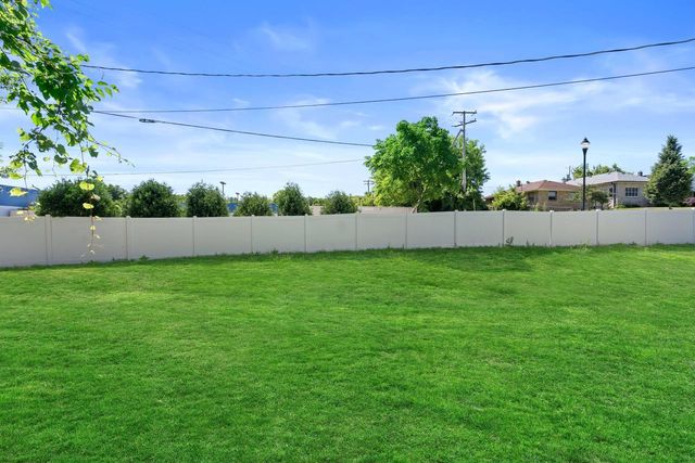 3662 S 32nd STREET, Greenfield, WI 53221