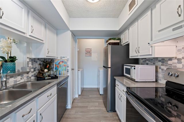 1500 Bay Area Boulevard 287, Houston, TX 77058