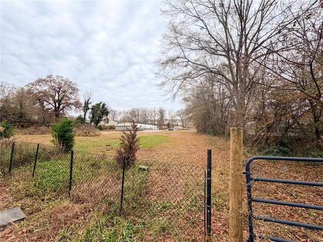 2723B Poinsett Highway, Greenville, SC 29617