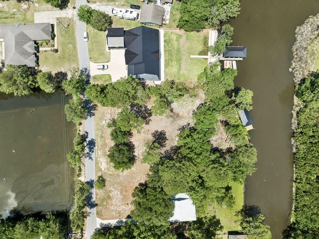 92 Waterside Lane, Freeport, FL 32439