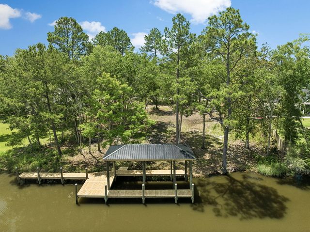92 Waterside Lane, Freeport, FL 32439