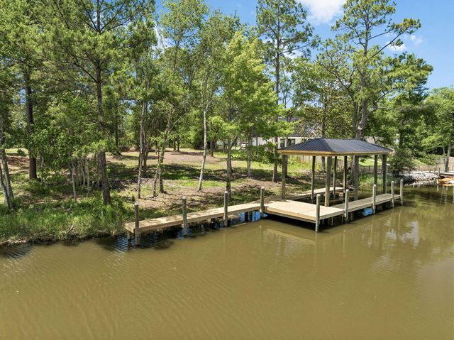 92 Waterside Lane, Freeport, FL 32439