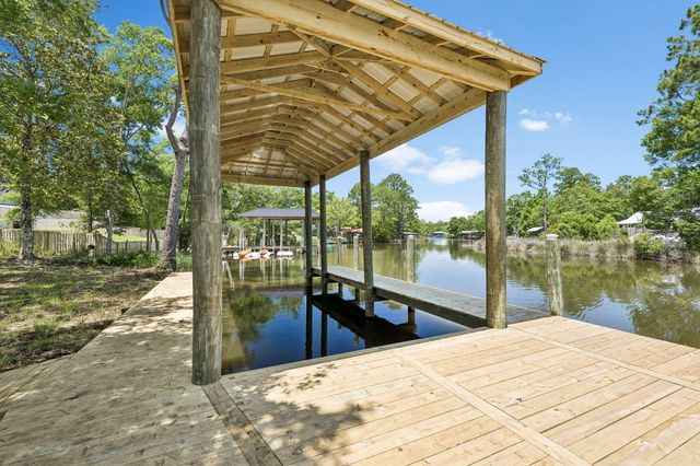 92 Waterside Lane, Freeport, FL 32439