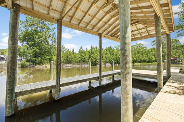 92 Waterside Lane, Freeport, FL 32439
