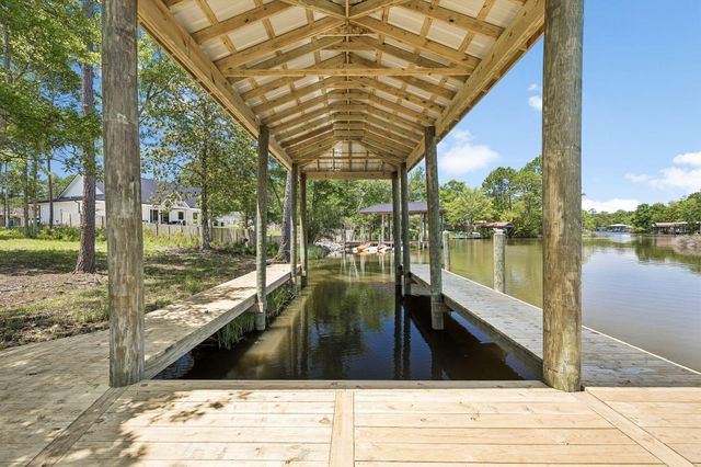 92 Waterside Lane, Freeport, FL 32439