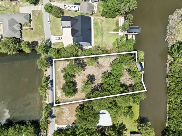 92 Waterside Lane, Freeport, FL 32439