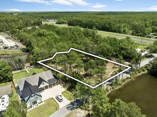 92 Waterside Lane, Freeport, FL 32439