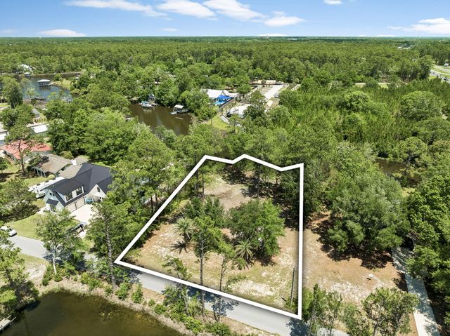 92 Waterside Lane, Freeport, FL 32439