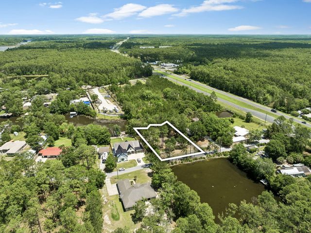 92 Waterside Lane, Freeport, FL 32439