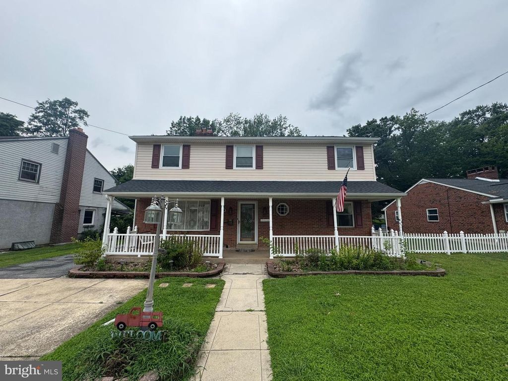 425 HUTCHINSON TER, Holmes, PA 19043