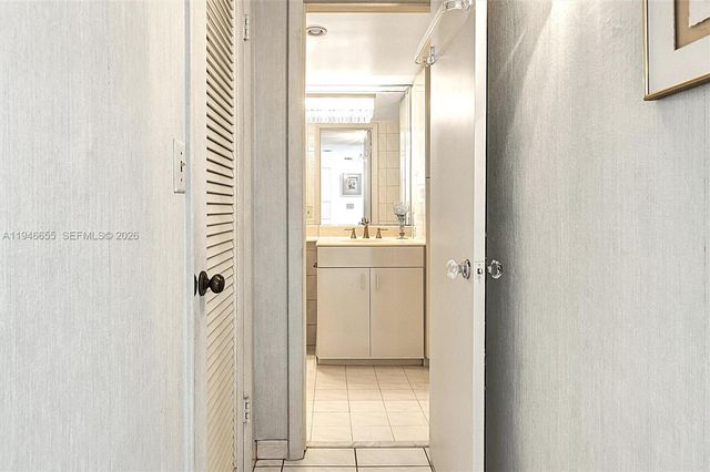 3010 Marcos Dr R311, Aventura, FL 33160