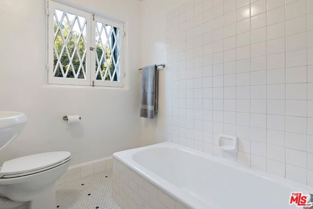 3486 Oak Glen Drive, Los Angeles, CA 90068