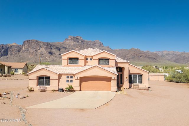 83 S GERONIMO Road, Apache Junction, AZ 85119