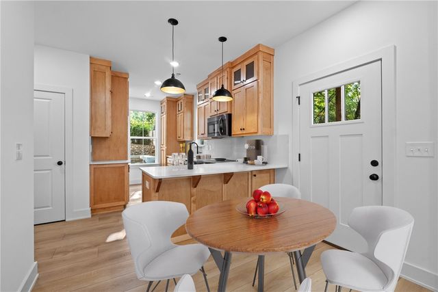 588 S Willow Avenue 2, Fayetteville, AR 72701