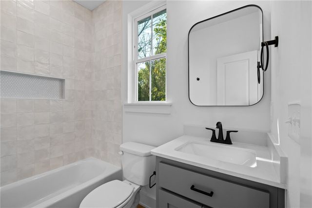 588 S Willow Avenue 2, Fayetteville, AR 72701