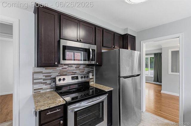 24671 Kenosha Street, Oak Park, MI 48237