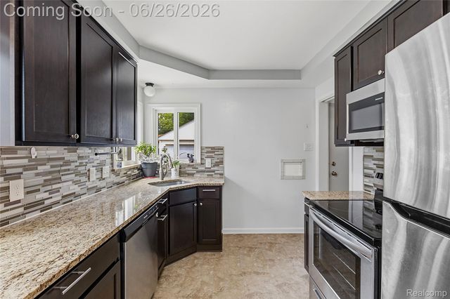 24671 Kenosha Street, Oak Park, MI 48237