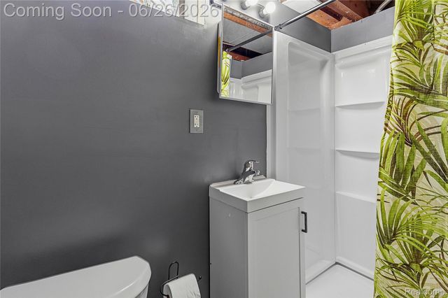 24671 Kenosha Street, Oak Park, MI 48237