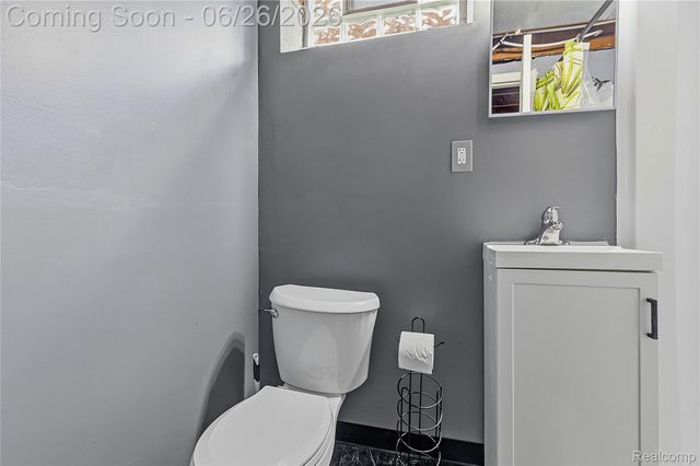 24671 Kenosha Street, Oak Park, MI 48237