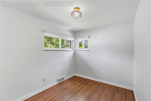 24671 Kenosha Street, Oak Park, MI 48237