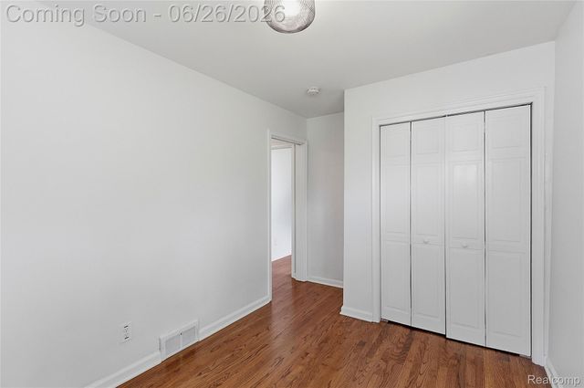 24671 Kenosha Street, Oak Park, MI 48237