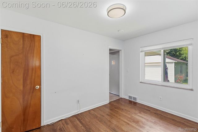 24671 Kenosha Street, Oak Park, MI 48237