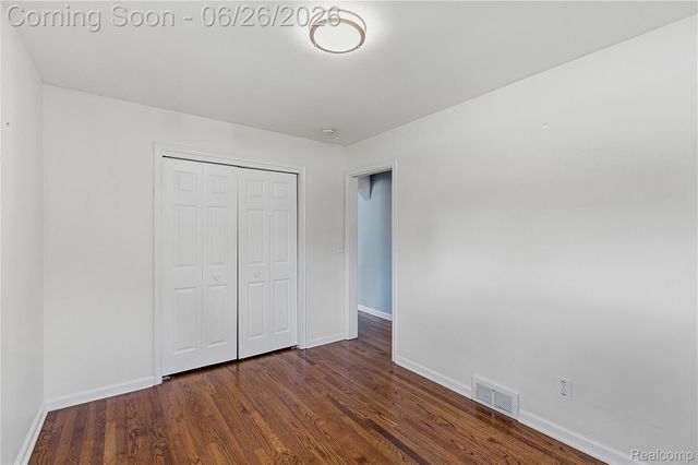 24671 Kenosha Street, Oak Park, MI 48237