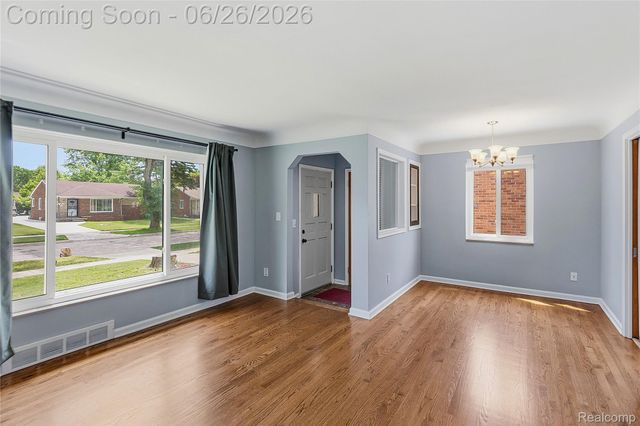 24671 Kenosha Street, Oak Park, MI 48237
