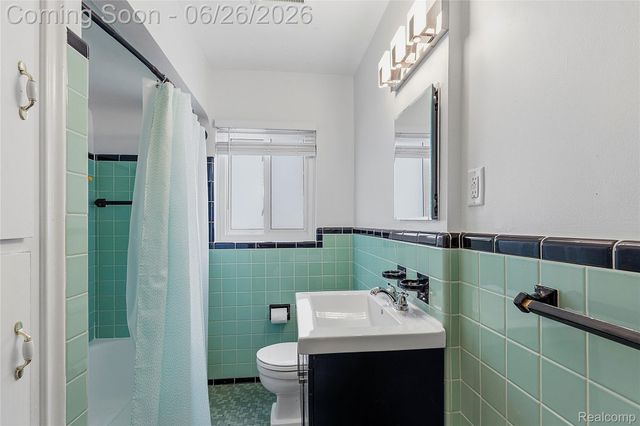 24671 Kenosha Street, Oak Park, MI 48237