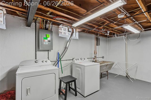 24671 Kenosha Street, Oak Park, MI 48237