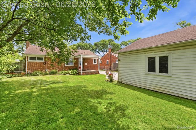 24671 Kenosha Street, Oak Park, MI 48237