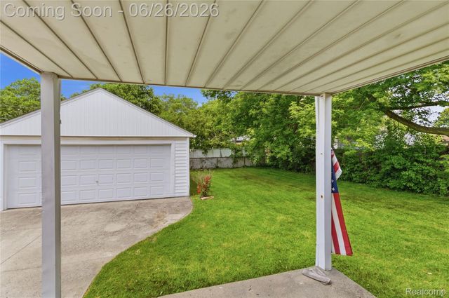 24671 Kenosha Street, Oak Park, MI 48237