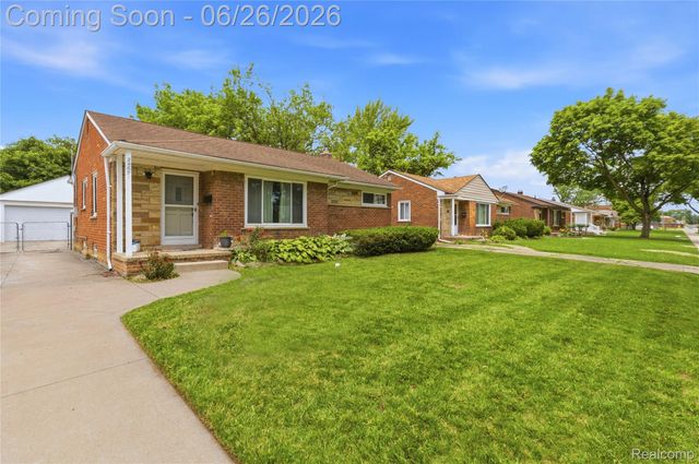 24671 Kenosha Street, Oak Park, MI 48237